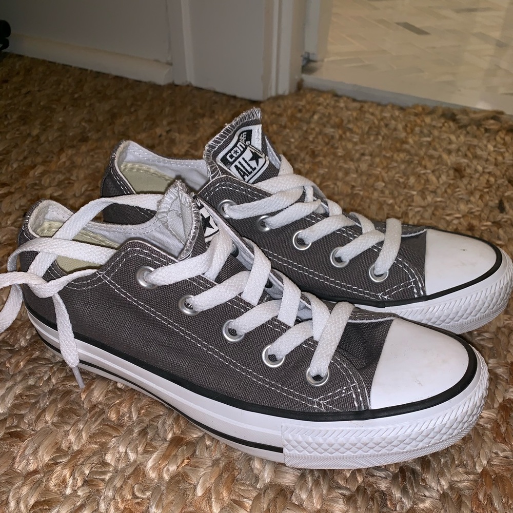 never worn low top grey converse